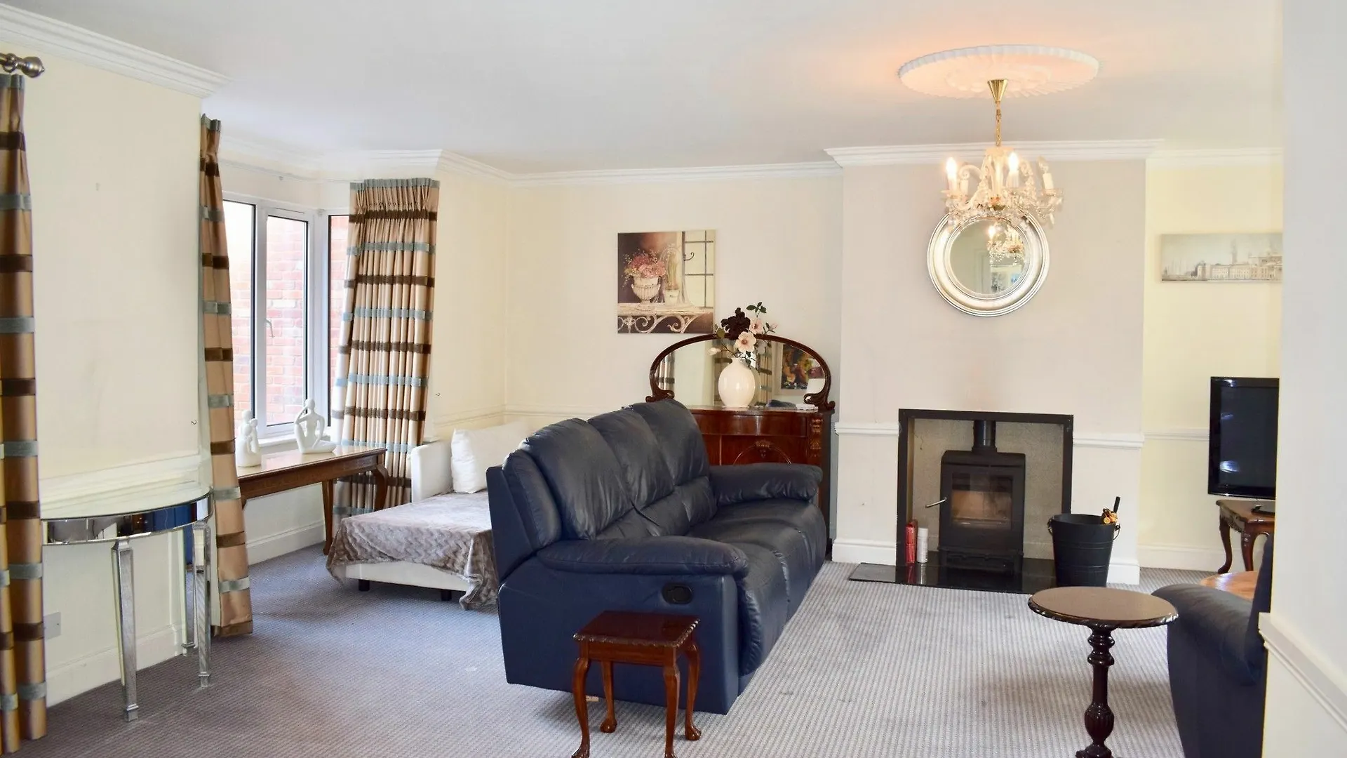 4 Bed Townhouse In Dublin Apartment