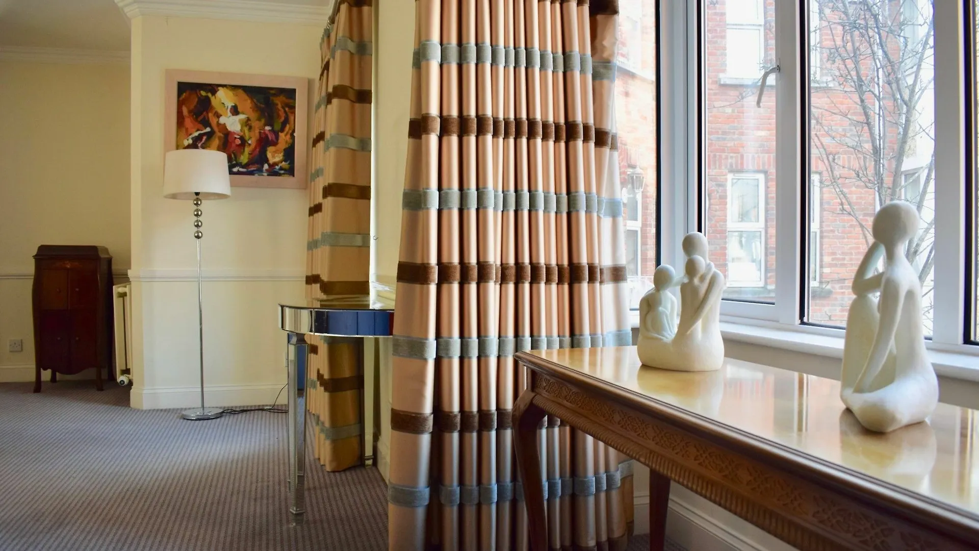 4 Bed Townhouse In Dublin Apartment